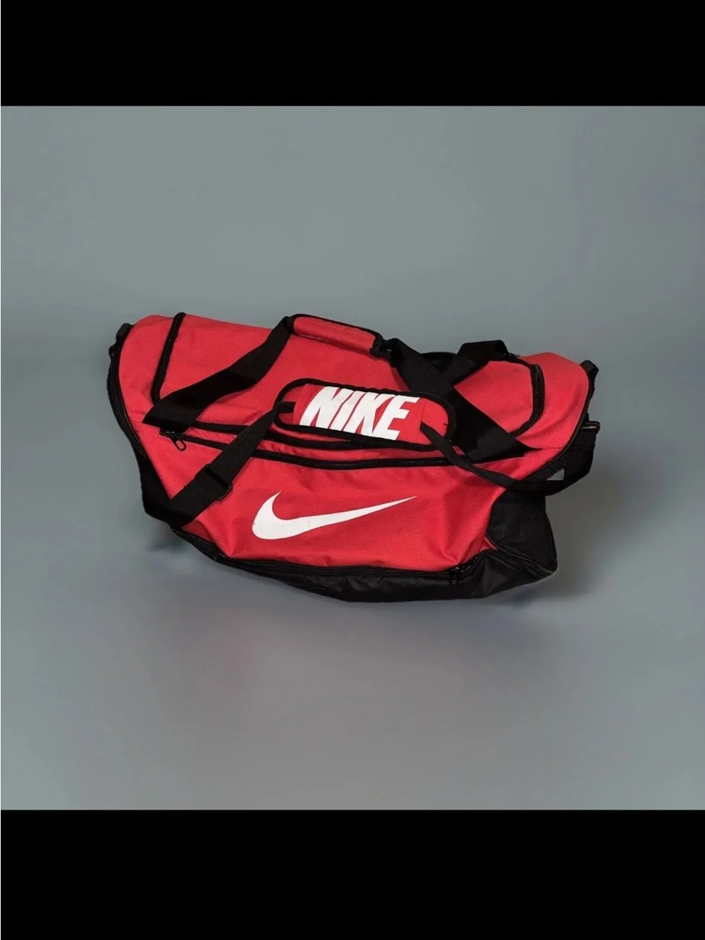Nike Training Duffel Bag Brasilia 9.5 With Strap Red/Black 5 Zipp Compartments